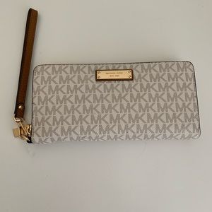 Michael Kors Jet Set Continental Wallet - Vanilla